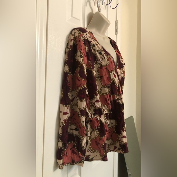 COPY - Brand new never worn, Velvet heart one snap v neck printed blouse. Gorge… - Picture 3 of 14